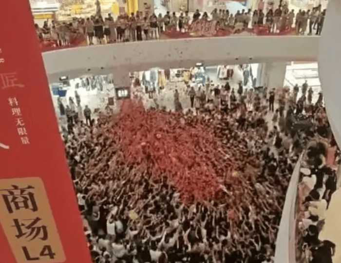 “天降红包雨”引发拥挤致顾客摔倒受伤<strong></p>
<p>通源石油股票</strong>，三亚大悦城致歉