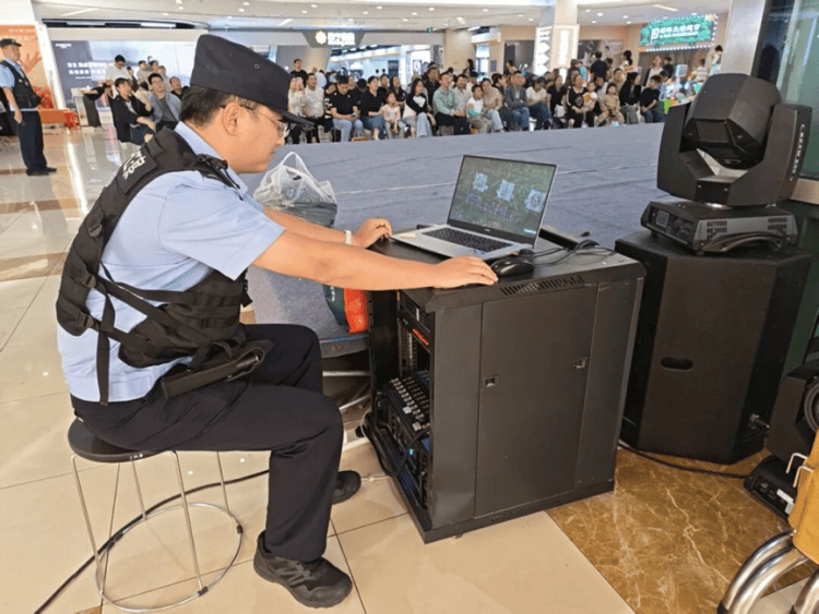 “苏超”点球大战<strong></p>
<p>通源石油股票</strong>！连云港第二现场的“藏蓝”守护力量