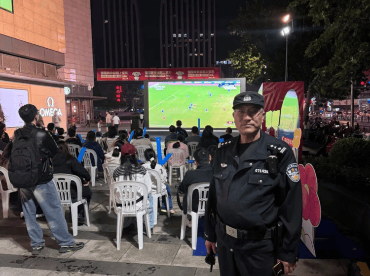 “苏超”点球大战<strong></p>
<p>通源石油股票</strong>！连云港第二现场的“藏蓝”守护力量