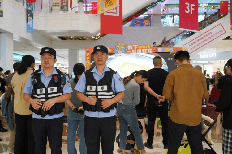 “苏超”点球大战<strong></p>
<p>通源石油股票</strong>！连云港第二现场的“藏蓝”守护力量