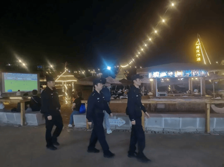 “苏超”点球大战<strong></p>
<p>通源石油股票</strong>！连云港第二现场的“藏蓝”守护力量