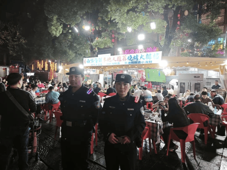 “苏超”点球大战<strong></p>
<p>通源石油股票</strong>！连云港第二现场的“藏蓝”守护力量