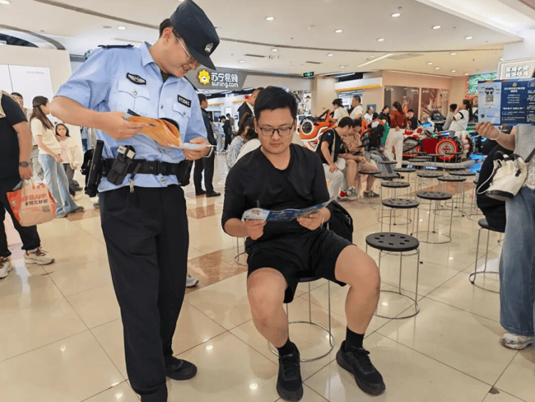 “苏超”点球大战<strong></p>
<p>通源石油股票</strong>！连云港第二现场的“藏蓝”守护力量