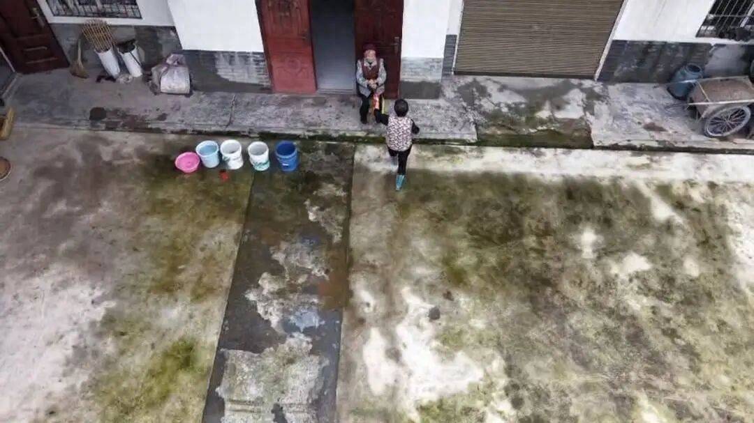 四川巴中男子宴席打包“坨子肉”<strong></p>
<p>理邦仪器股票</strong>,用无人机“空投”给95岁外婆