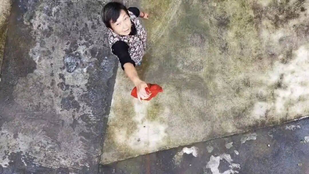 四川巴中男子宴席打包“坨子肉”<strong></p>
<p>理邦仪器股票</strong>,用无人机“空投”给95岁外婆