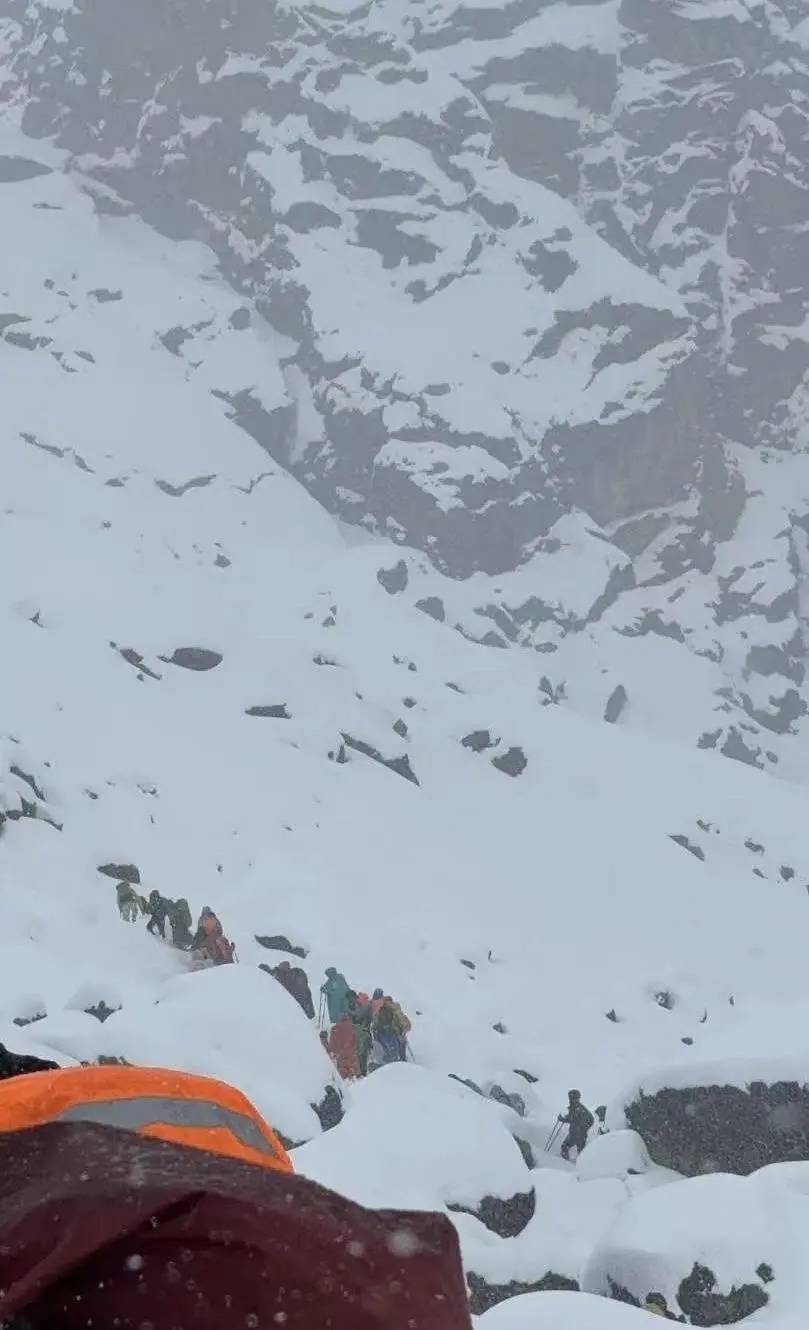 珠峰景区游客被困最新进展：已有350名游客获救<strong></p>
<p>理邦仪器股票</strong>，其余200多名游客已全部取得联系