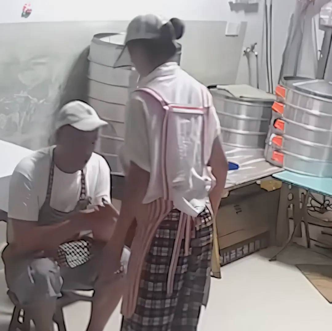 妻子抄起20斤油桶砸老公<strong></p>
<p>罗平锌电股票</strong>，“晚10秒，后果不堪设想……”