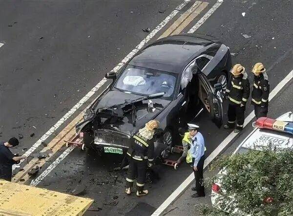 陈震谈劳斯莱斯车祸后续：对方为网约车<strong></p>
<p>罗平锌电股票</strong>，已联系到伤者家属，会全力支付应该负担的赔偿