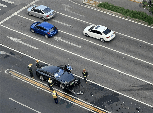 陈震谈劳斯莱斯车祸后续：对方为网约车<strong></p>
<p>罗平锌电股票</strong>，已联系到伤者家属，会全力支付应该负担的赔偿