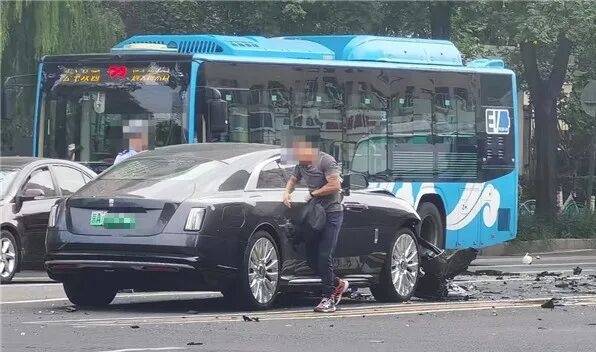 陈震谈劳斯莱斯车祸后续：对方为网约车<strong></p>
<p>罗平锌电股票</strong>，已联系到伤者家属，会全力支付应该负担的赔偿