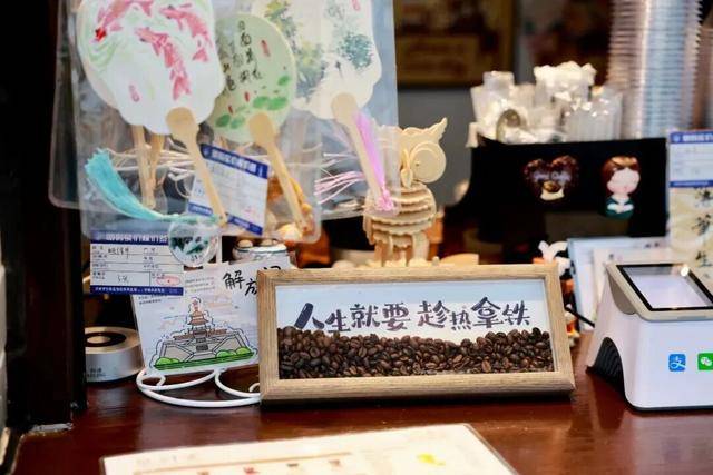 秋色满城 历下有约丨护城河畔美出圈<strong></p>
<p>罗平锌电股票</strong>!解锁历下限定秋日浪漫