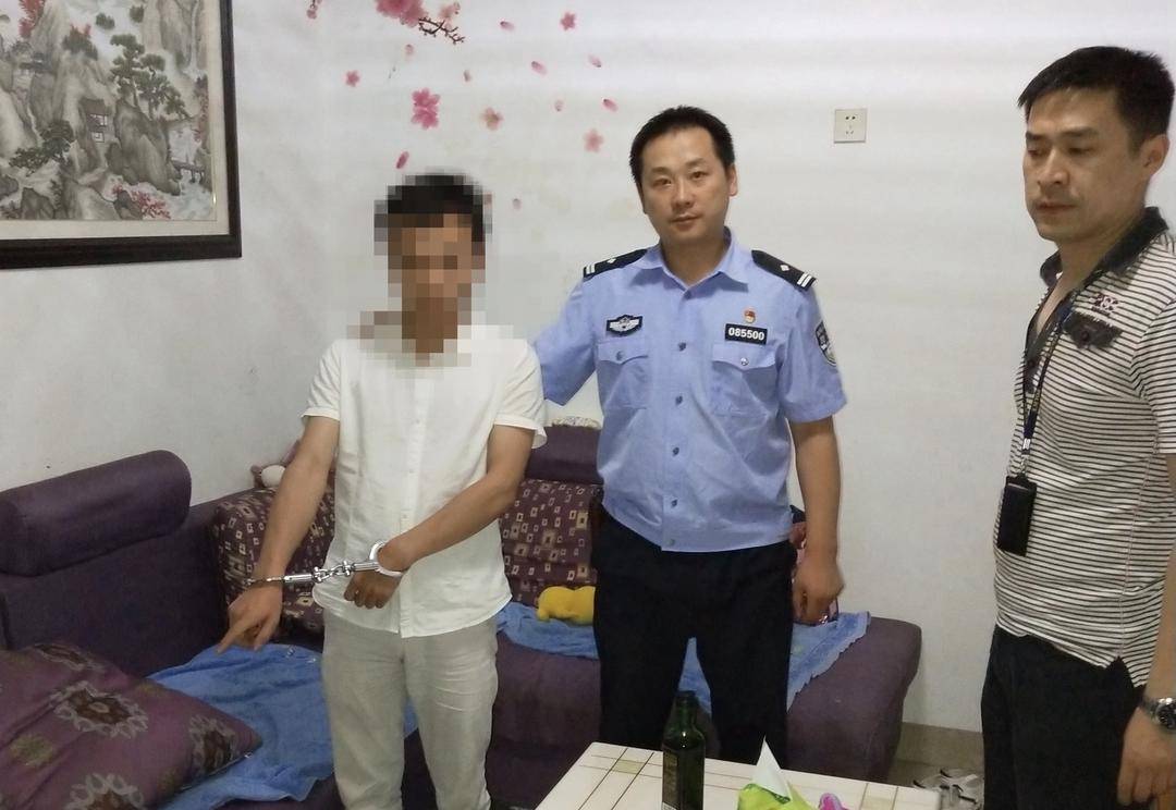 含泪送别！四川屏山县公安局副局长李虎办案途中坠江牺牲：“怕个啥<strong></p>
<p>罗平锌电股票</strong>，干就是！”是他的口头禅