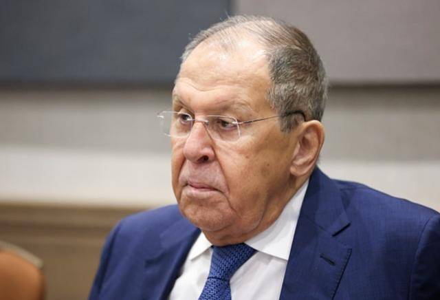 俄罗斯外长：严重关切