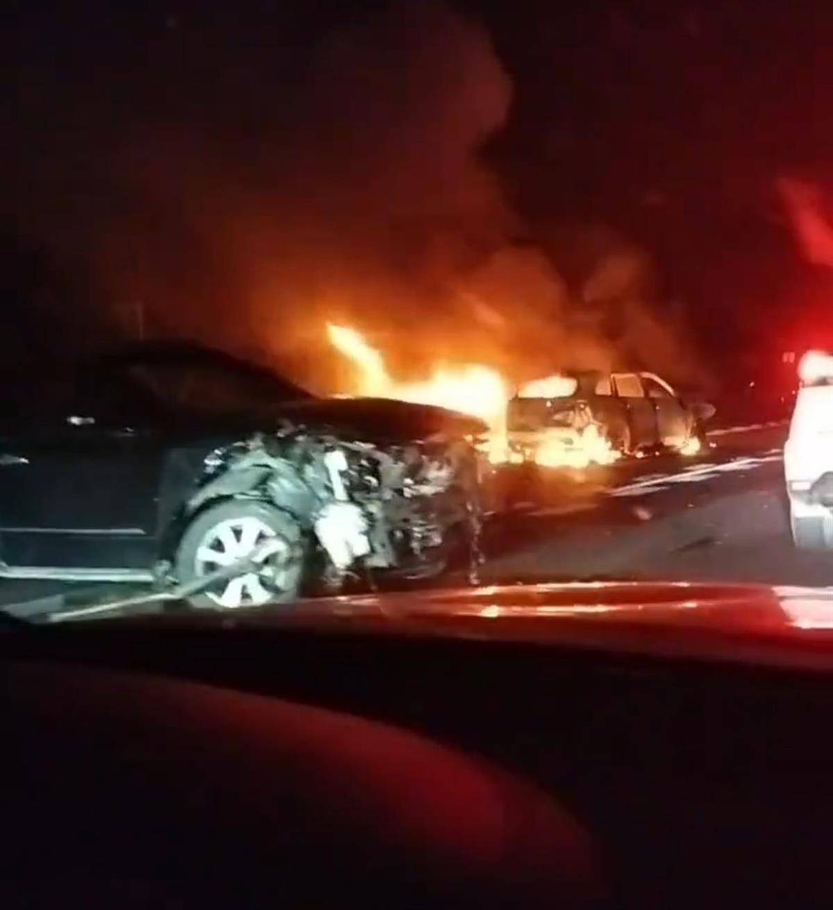 深南高速一车祸致2死3伤<strong></p>
<p>国旅联合股票</strong>，一位目击者称车上有甩棍没有当场施救，事后得知两人死亡他“觉得好惭愧”