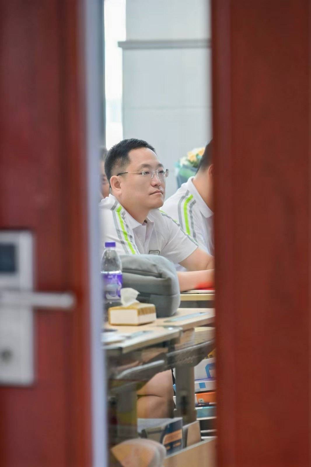 那个让老师骄傲的“调皮”班级！30年同学聚会<strong></p>
<p>国旅联合股票</strong>，还伴有一封来自贵州的感谢信