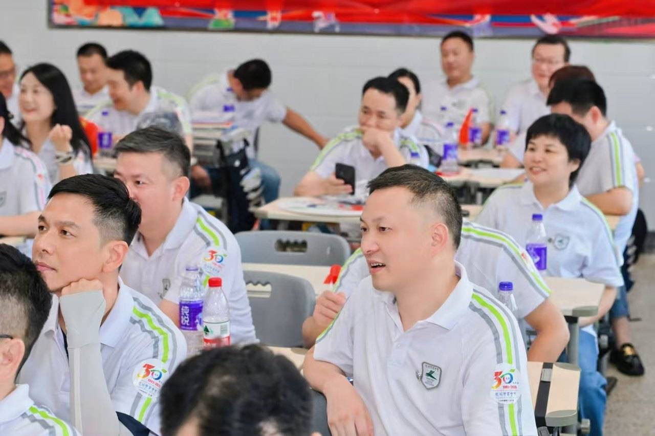 那个让老师骄傲的“调皮”班级！30年同学聚会<strong></p>
<p>国旅联合股票</strong>，还伴有一封来自贵州的感谢信