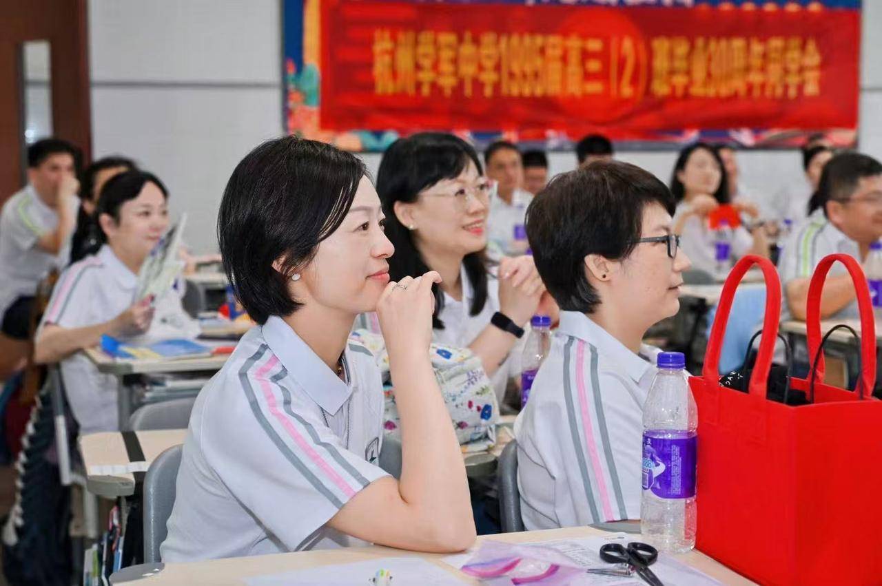 那个让老师骄傲的“调皮”班级！30年同学聚会<strong></p>
<p>国旅联合股票</strong>，还伴有一封来自贵州的感谢信