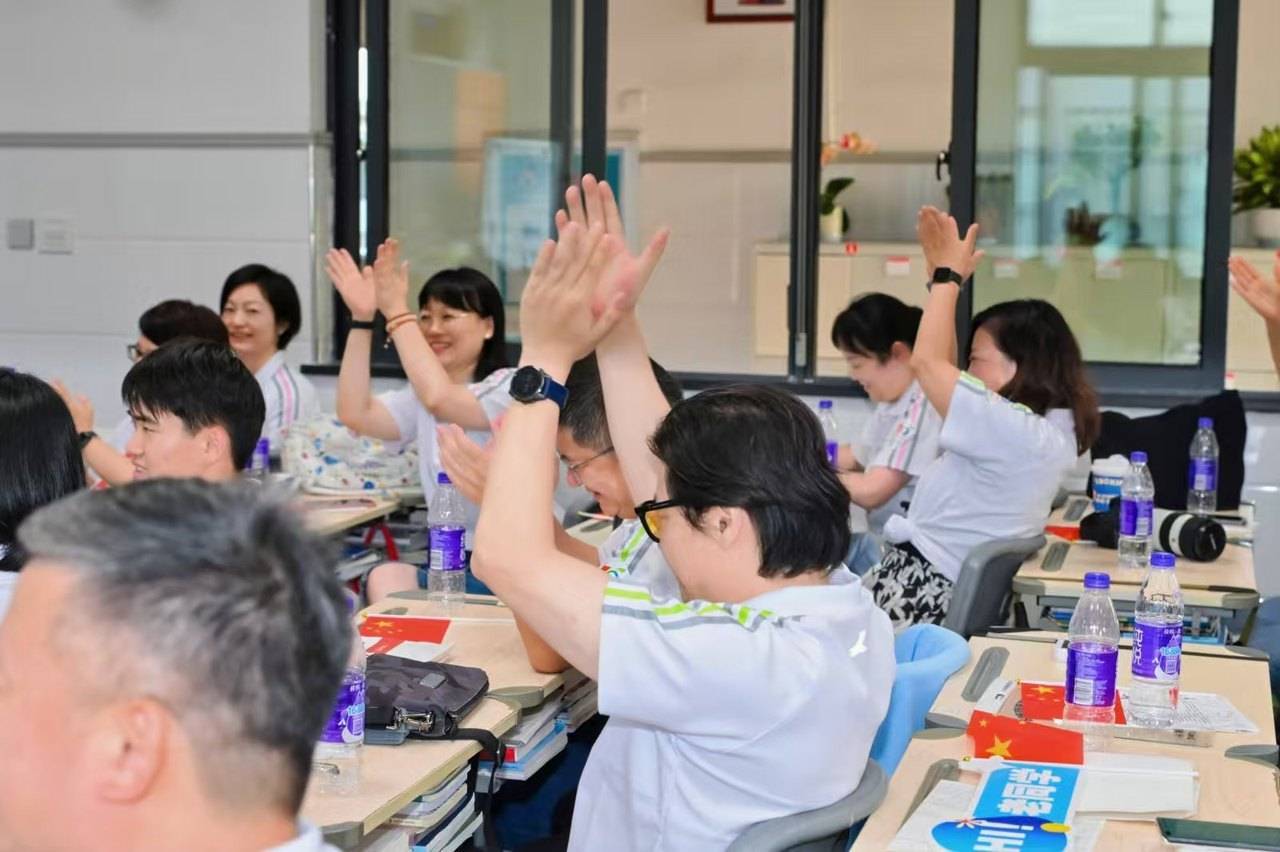 那个让老师骄傲的“调皮”班级！30年同学聚会<strong></p>
<p>国旅联合股票</strong>，还伴有一封来自贵州的感谢信