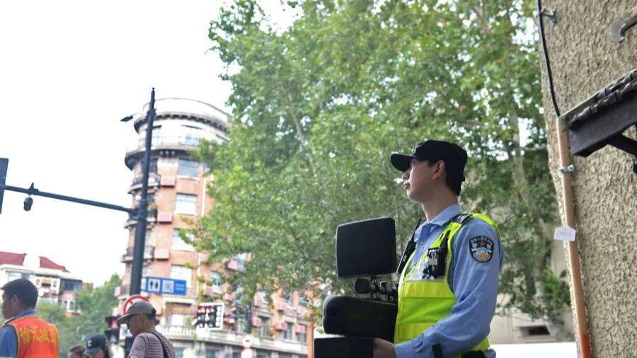 突然群发<strong></p>
<p>金运激光股票</strong>！大批上海市民收到警方短信！全市爆火网红已被锁定...有爸爸因孩子违规被罚款