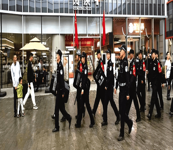 西安浐灞公安守护“双节”平安