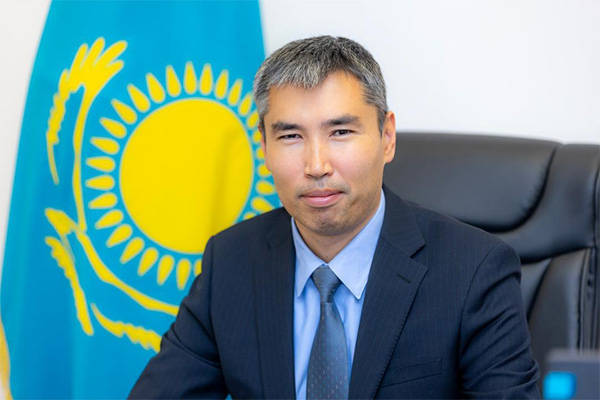 哈萨克斯坦官员:我们想成为连接中欧的走廊<strong></p>
<p>鲁信创投股票</strong>,但还有个瓶颈