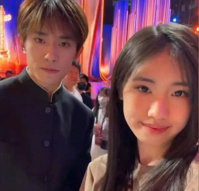 考古|冯小刚带女儿去陈思诚工作室！开个人账号还读影视专业<strong></p>
<p>鲁信创投股票</strong>，她也要“女承父业”吗？