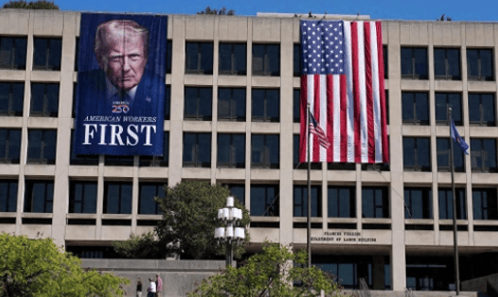 美国联邦政府停摆<strong></p>
<p>鲁信创投股票</strong>，国内经济遭遇重创？白宫威胁要大裁员，外媒：目的是逼迫民主党妥协