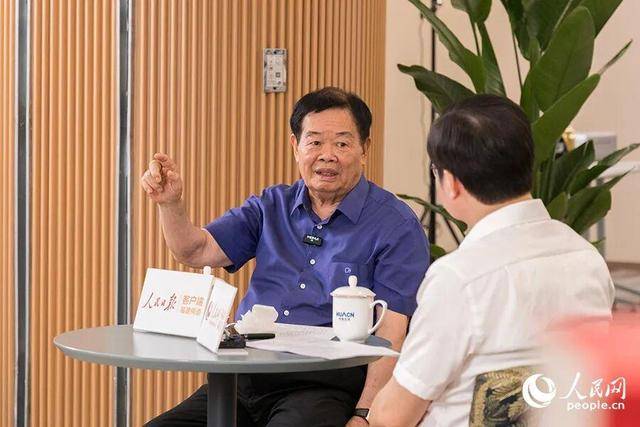 曹德旺:<strong></p>
<p>中国嘉陵股票</strong>我承诺捐100亿元一定算数