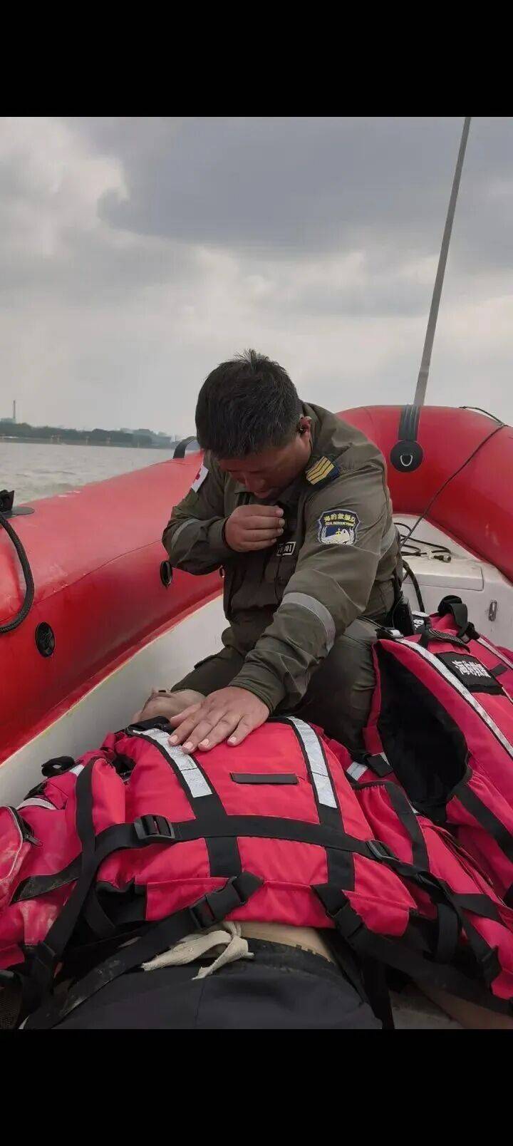 230斤重小伙酒后落水<strong></p>
<p>中国嘉陵股票</strong>，漂浮7小时终获救……