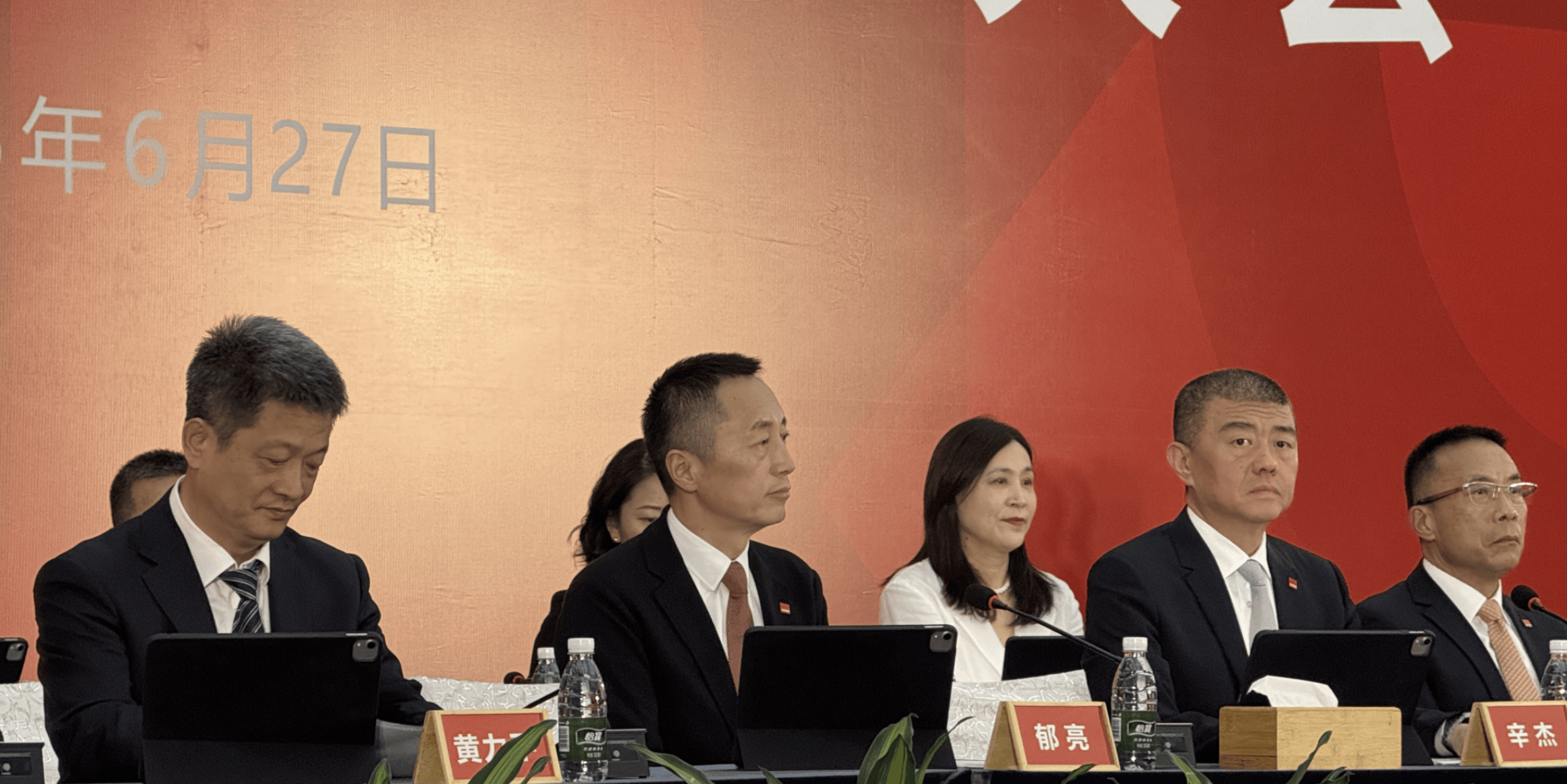 万科董事长辛杰辞职！年薪0元、原定明年退休<strong></p>
<p>中国嘉陵股票</strong>，曾多次代表深铁力挺万科