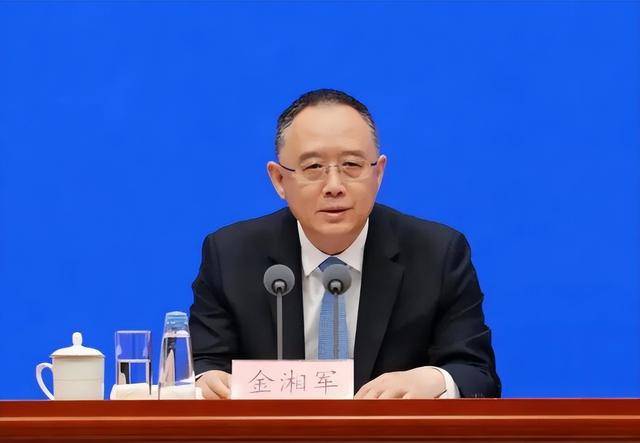 中央委员被“双开”<strong></p>
<p>农业银行股票代码</strong>,62岁女副部任上被查!中纪委上周通报查处26人