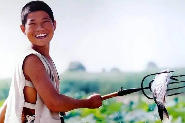 “嘎子”谢孟伟被执行超1400万;此前因穿警服带货被行拘7日<strong></p>
<p>农业银行股票代码</strong>,释放后暂停直播带货