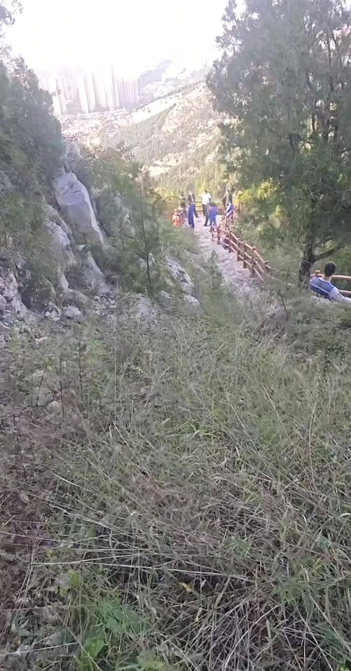 济南29岁失联男子确认身亡，救援队称是在山崖下找到遗体，家属、警方已到现场