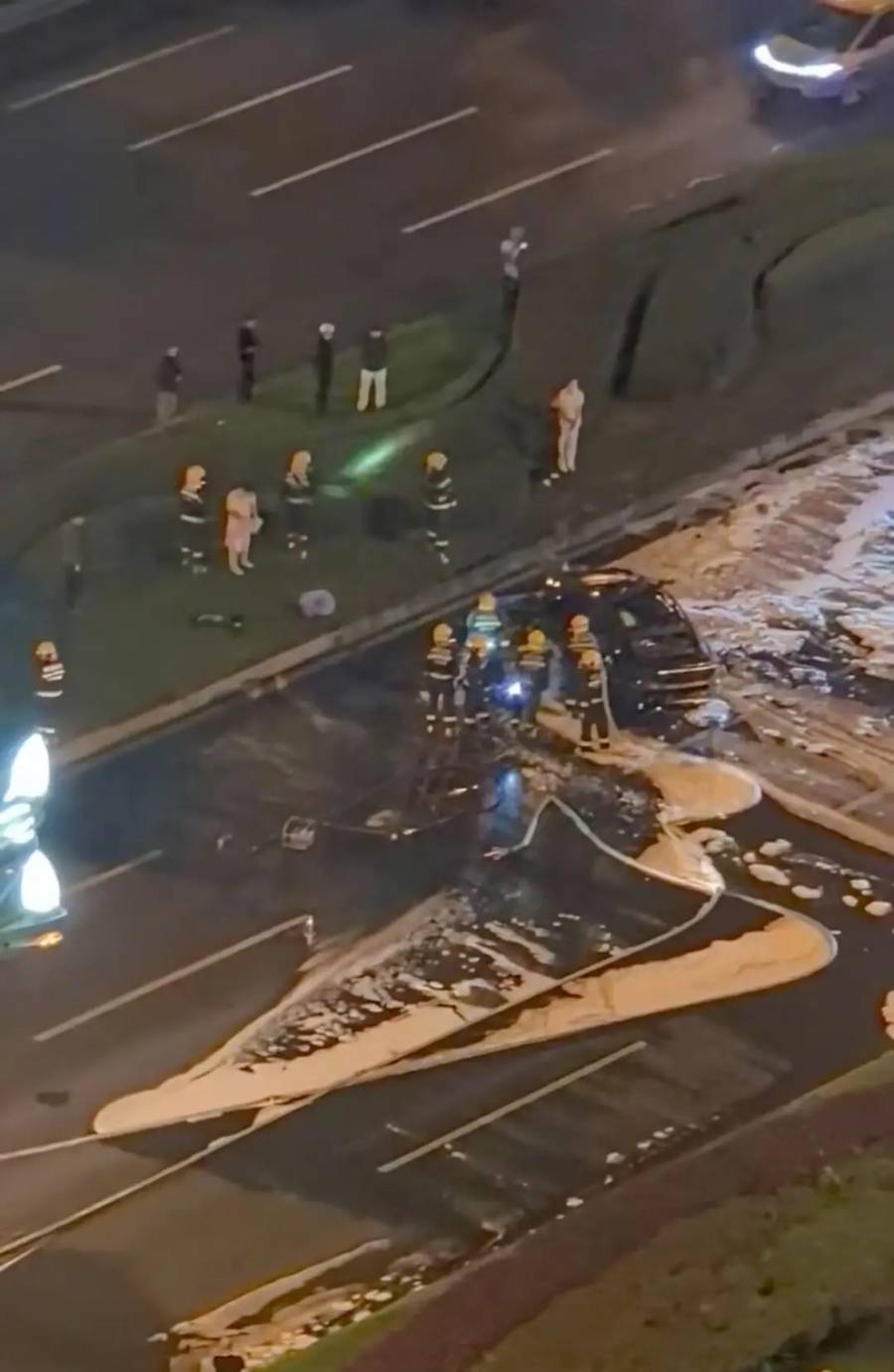 最新！成都SU7碰撞后燃烧司机死亡<strong></p>
<p>农业银行股票代码</strong>，小米股价暴跌超8%！客服最新回应