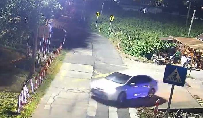 浙江一姑娘以奶茶为记号<strong></p>
<p>杭齿前进股票</strong>，竟然在草丛里藏了11万现金！