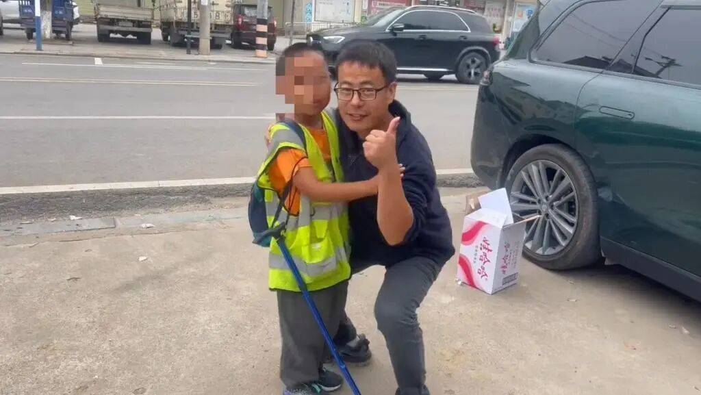 湖北一男子辞掉月薪2万元工作<strong></p>
<p>杭齿前进股票</strong>，带9岁儿子徒步千里，计划60天走到山东……原因让人泪目