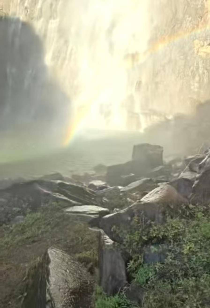 在南太行瀑布拍照时坠崖男大学生确认身亡<strong></p>
<p>杭齿前进股票</strong>，救援人员：潜入水潭3米深处找到遗体，已转交给家属