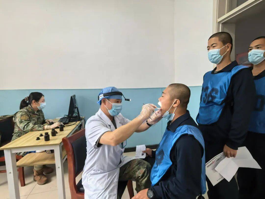 白衣为甲<strong></p>
<p>杭齿前进股票</strong>，守护戎装！第九六七医院温情服务新兵“入营第一关”