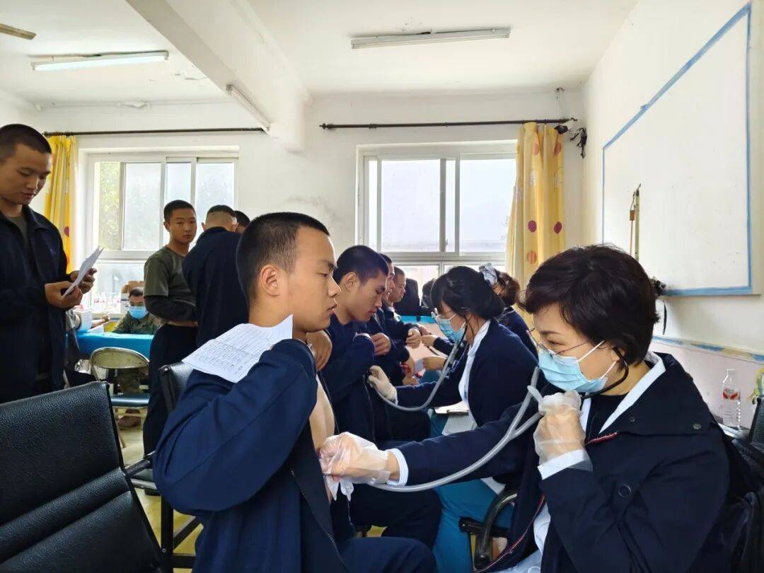 白衣为甲<strong></p>
<p>杭齿前进股票</strong>，守护戎装！第九六七医院温情服务新兵“入营第一关”
