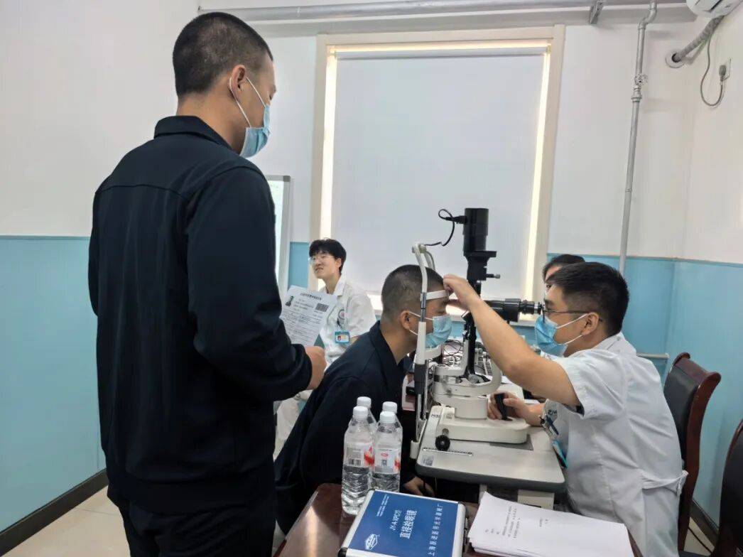 白衣为甲<strong></p>
<p>杭齿前进股票</strong>，守护戎装！第九六七医院温情服务新兵“入营第一关”