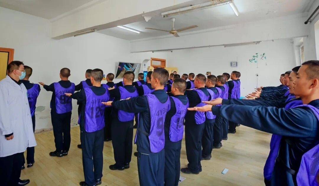 白衣为甲<strong></p>
<p>杭齿前进股票</strong>，守护戎装！第九六七医院温情服务新兵“入营第一关”