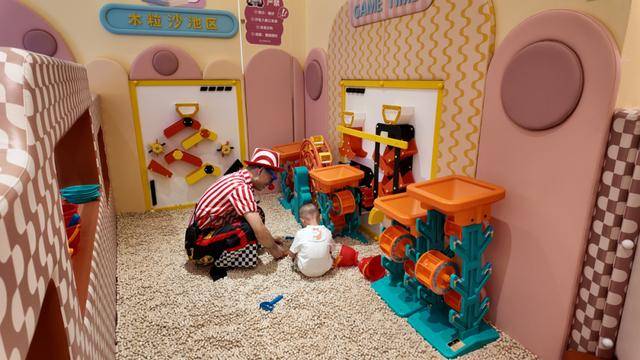 海底捞<strong></p>
<p>宏达高科股票</strong>,和西贝“抢娃”