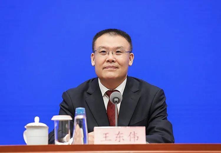 极目政情丨财政部副部长王东伟任安徽省委常委<strong></p>
<p>宏达高科股票</strong>，曾为全国最年轻省级统战部部长