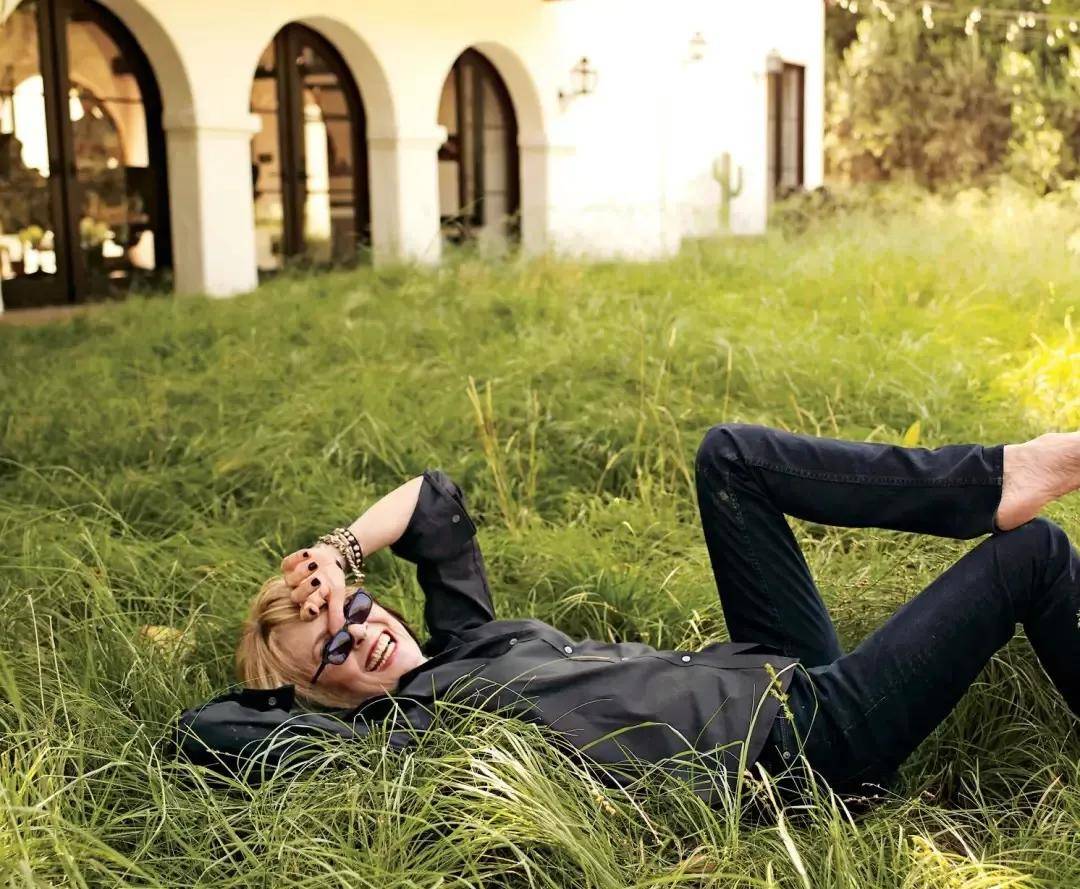 79岁奥斯卡影后离世<strong></p>
<p>宏达高科股票</strong>，她是男神收割机，松弛中性风穿搭鼻祖