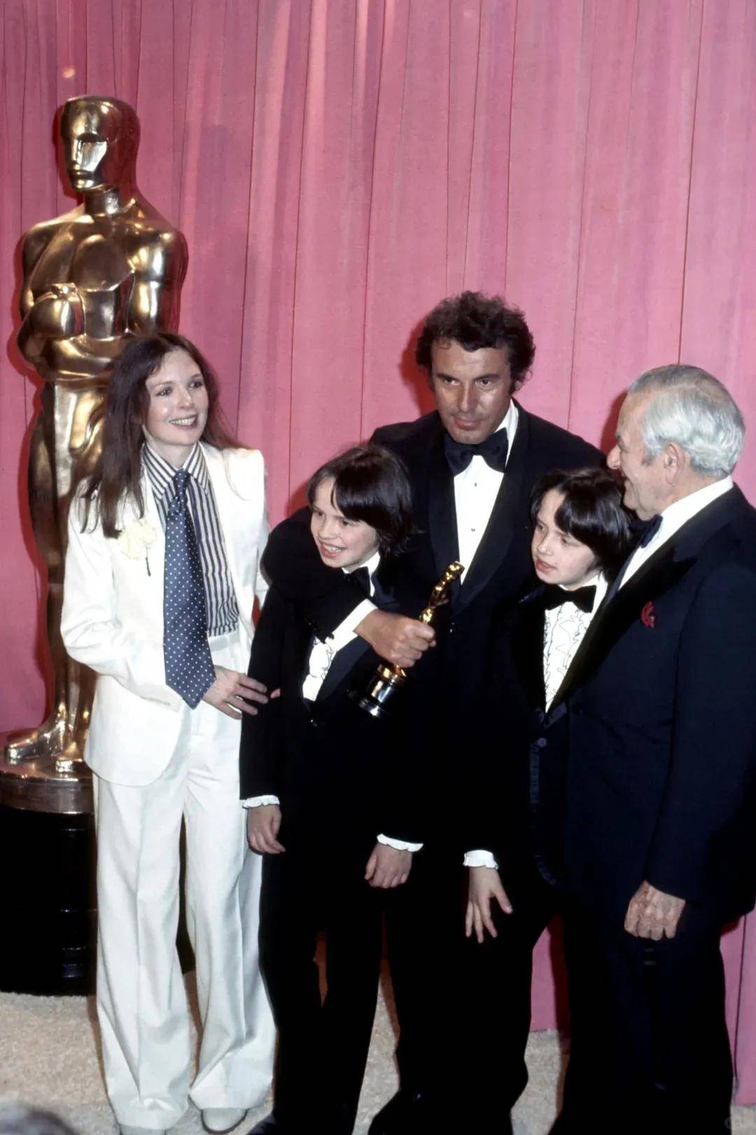 79岁奥斯卡影后离世<strong></p>
<p>宏达高科股票</strong>，她是男神收割机，松弛中性风穿搭鼻祖