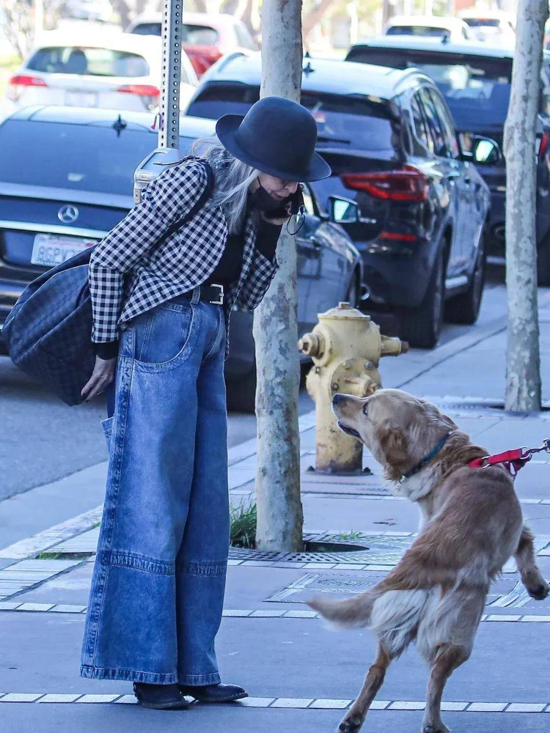79岁奥斯卡影后离世<strong></p>
<p>宏达高科股票</strong>，她是男神收割机，松弛中性风穿搭鼻祖