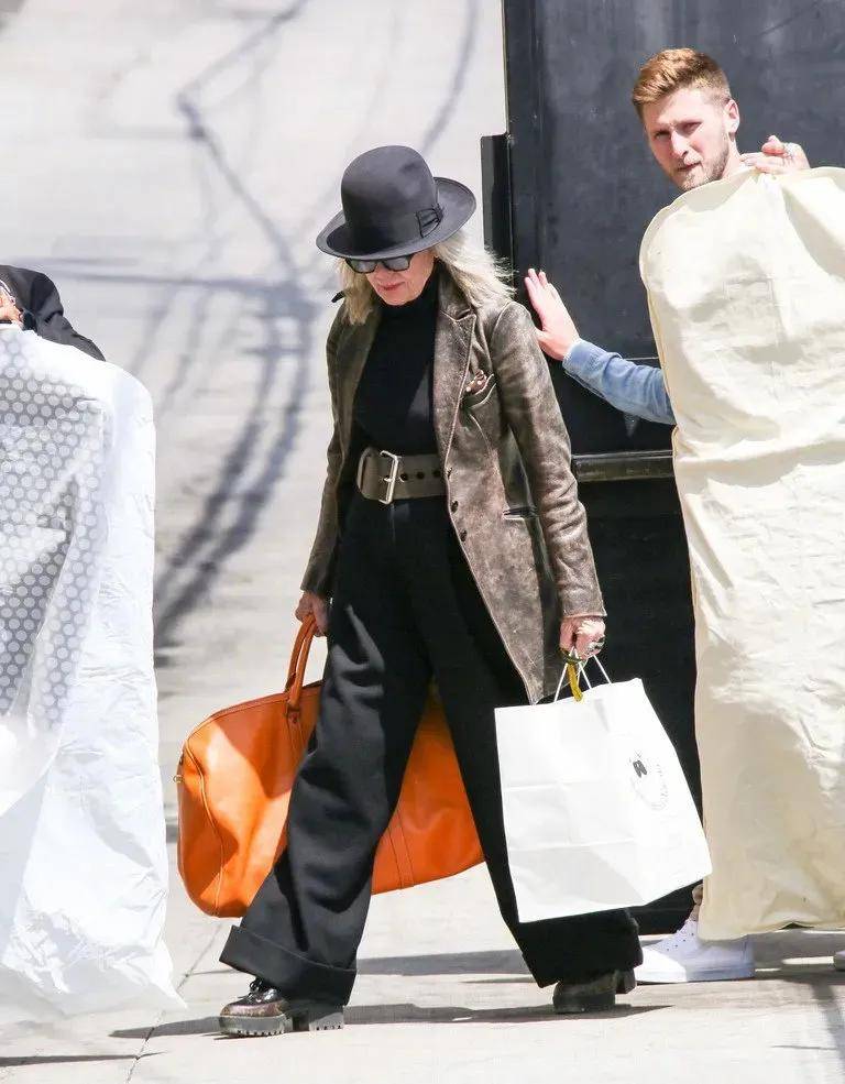 79岁奥斯卡影后离世<strong></p>
<p>宏达高科股票</strong>，她是男神收割机，松弛中性风穿搭鼻祖