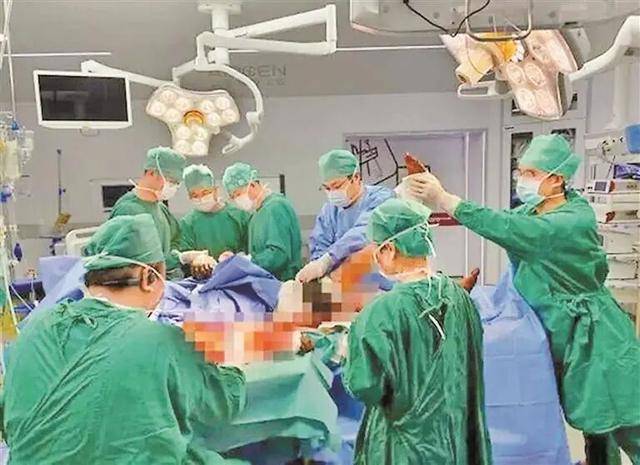 仅仅30秒<strong></p>
<p>皇氏乳业股票</strong>,男子全身烧伤90%!别再这样充电!