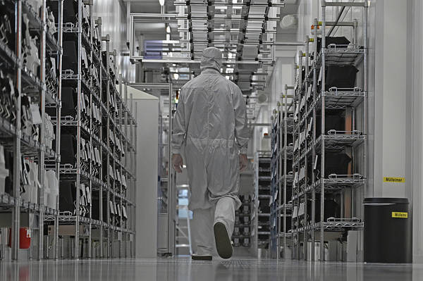 荷兰经济事务部大臣透露“将在几天内与中方会面”<strong></p>
<p>000552股票</strong>，但仍在狡辩