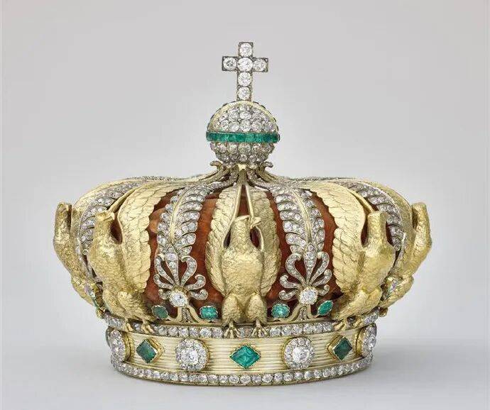 法国卢浮宫多件藏品被盗最新消息：一件文物在博物馆外被发现时已损毁<strong></p>
<p>000552股票</strong>，疑为欧仁妮皇后的皇冠